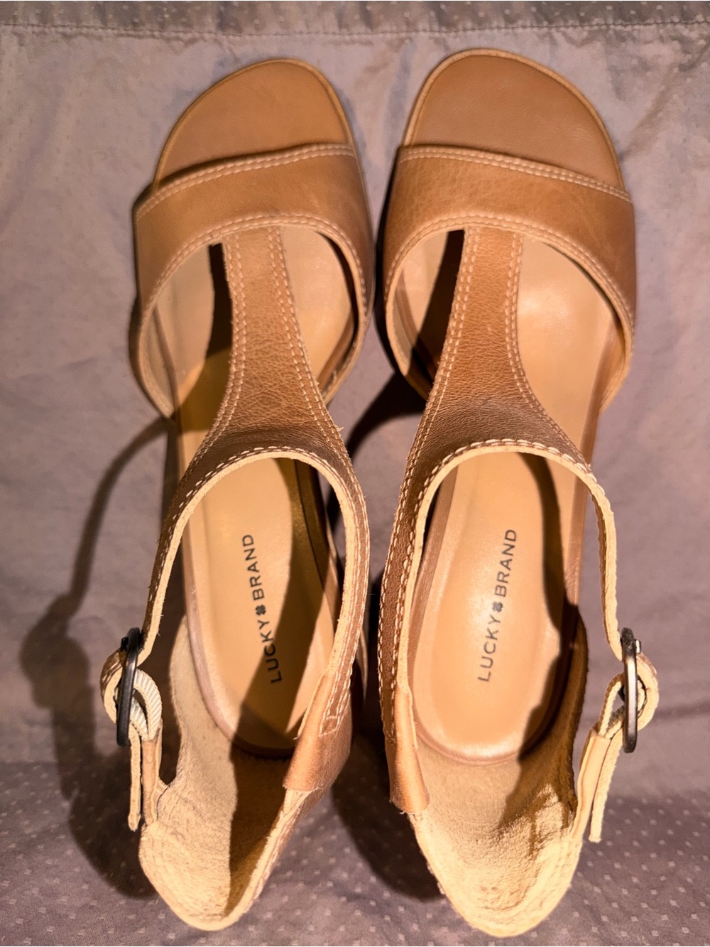 Lucky Brand Sabeni Tan Leather T-Strap Block Heel Sandals - Size 9.5 - Picture 5 of 8